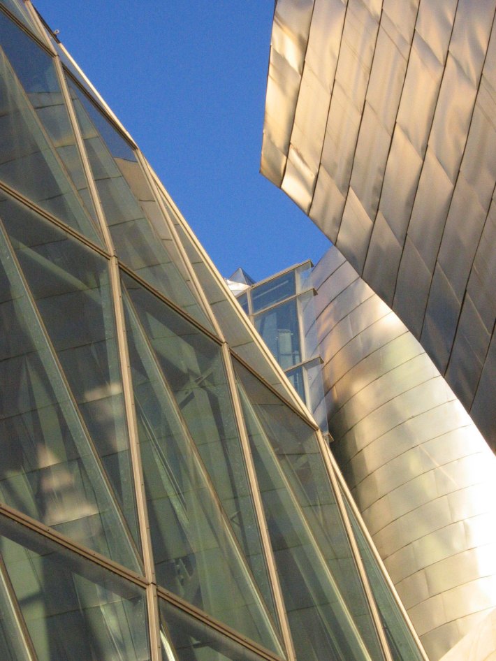 Bilbao-Guggenheim-Museum-11